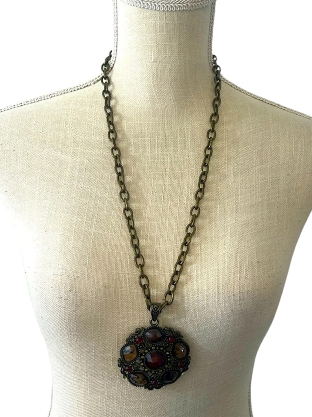 Vintage style Chain with Jeweled Medallion